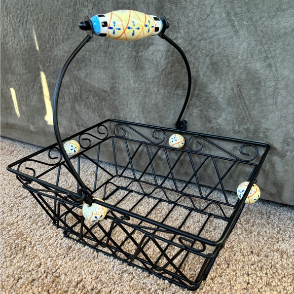 Vintage Black Metal Wire Basket Porcelain Handle and Accents Mackenzie Childs - Picture 14 of 16